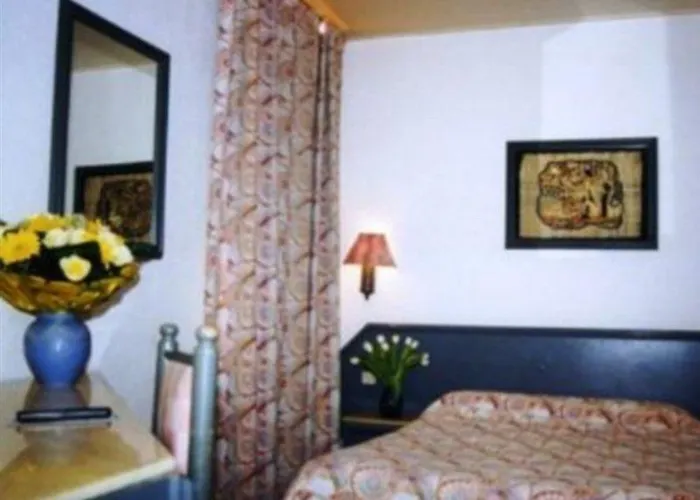 Plaisance Hotel 2*
